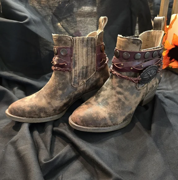 Circle G Booties - Picture 2 of 5